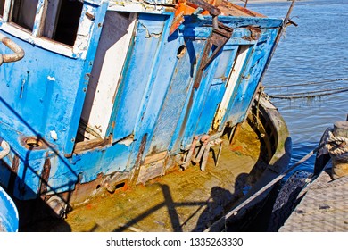 Dilapidated Boat Hull Temaju Kepek Stockfotok Es Vektorkepek