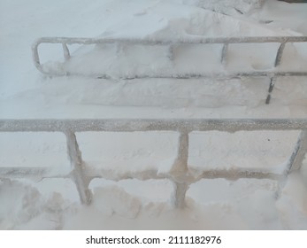 Cabin or house with its structure in very thick snow, with blocks of ice, a little light in the form of a garland, cleared path, stalgadicts, with iron chain and refrigerated metal - Powered by Shutterstock