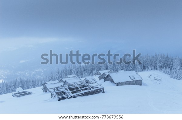 Cabin Mountains Winter Mysterious Fog Anticipation Stock Photo