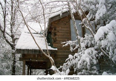 Cabin In Snow In Gatlinburg Tennessee