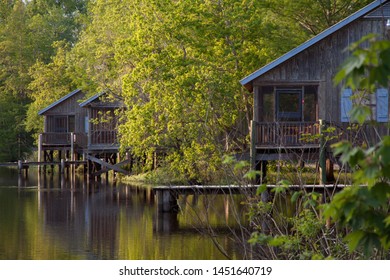 Stockfoton Bilder Och Fotografier Med Cabin At A Lake Shutterstock