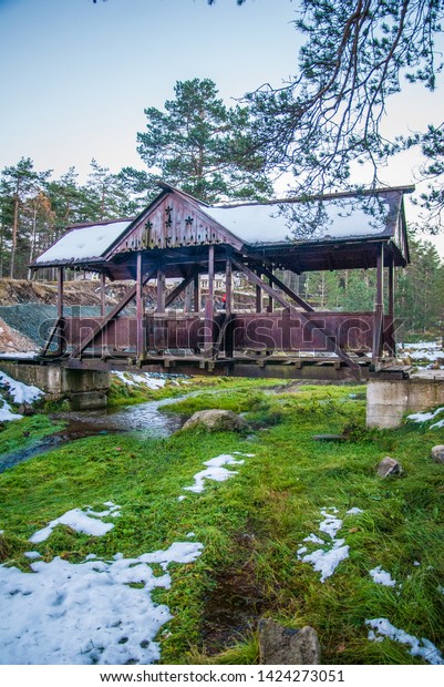 Cabins On Mountain Winter Time Stock Photo Edit Now 1424273051