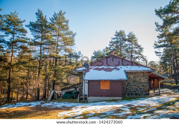 Cabins On Mountain Winter Time Stock Photo Edit Now 1424273060