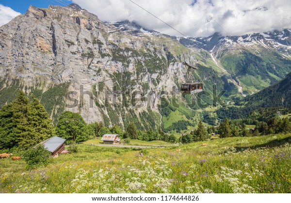 Cable car in\
Lauterbrunen valley in\
Switzerland