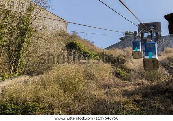 Cable car moving to\
Citadel of Dinant