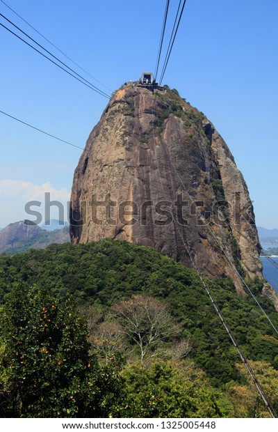 Cable car and Sugar Loaf mountain in Rio de\
Janeiro, Brazil, Latin\
America.