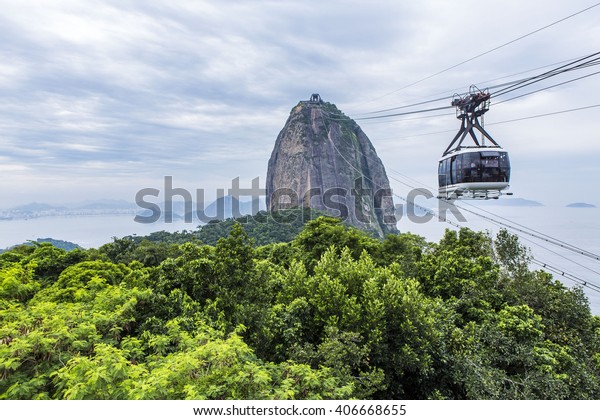 Cable car\
and Sugar Loaf mountain in Rio de\
Janeiro