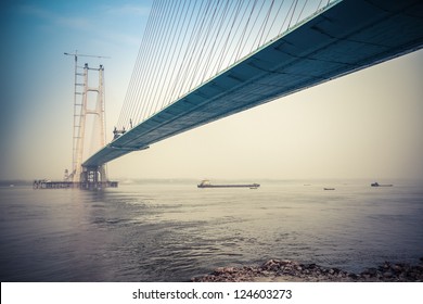 cable-stayed bridge construction in yangtze river