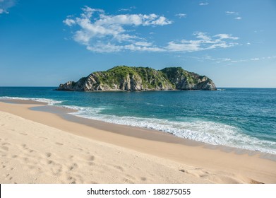 Cacaluta Beach In Huatulko, Oaxaca, Mexico