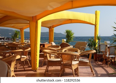 93 Canopied wicker beach chair Images, Stock Photos & Vectors ...