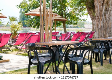  Cafe Table And Chairs Outside In Riverside Bar