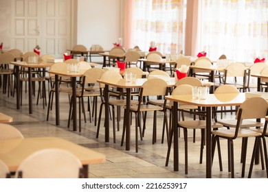 Cafeteria Or Canteen Interior. School Cafeteria. Factory Canteen With Chairs And Tables, Nobody. Modern Cafeteria Interior. Clean Canteen In Modern School. Lunch Room