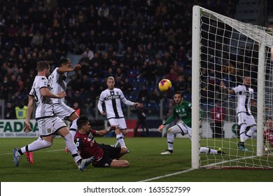 Cagliari, Italy, February 01 2020 Giovanni Simeone Of Cagliari Scores The Goal Of 2 A 1 During Cagliari Vs Parma Italian Serie A Soccer Match