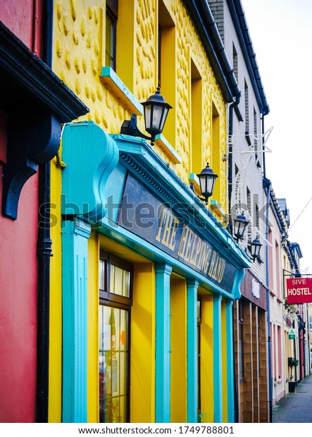 CAHERSIVEEN, COUNTY KERRY, IRELAND - DECEMBER 21,\
2017 :  colorful town of Cahersiveen on the Wild Atlantic Way in\
County Kerry,\
Ireland