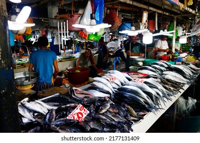 Cainta, Rizal, Philippines - July 9, 2022: Assorted Fresh Fish And Other Seafoods At A Public Wet Market.