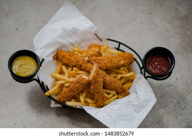 Cajun Basket With Sauce And Chips