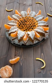 Cake to the mandarins in the shape of flower