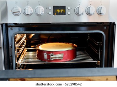 Cake In The Oven, Baking Pie
