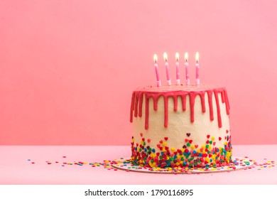 Gateau Anniversaire Fond Blanc 1 762 Images Photos Et Images Vectorielles De Stock Shutterstock