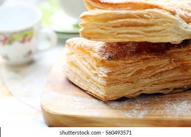 cake of puff pastry