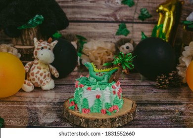 Cake Smash Jungle Theme
Cake Smash Background Wooden Backdrop Animals