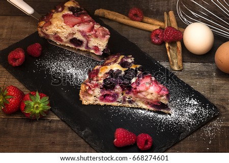 cake stuffed with berries and cinnamon