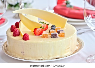 Cake With White Chocolate And Berries