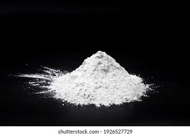 calcium oxide, also called quicklime, quicklime. Industrial product used in construction