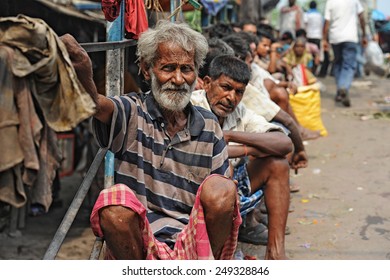CALCUTTA - APRIL 13: Poor And Jobless Men Waiting On The Street For A Job On April 13, 2014 In Calcutta, India. India Has The Largest Number Of People Living Below The Poverty Line Of $1.25 Per Day.