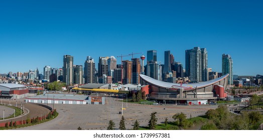 Calgary, Alberta - May 24, 2020: Calgary's Scotiabank Saddledome And The Downtown Skyline. 