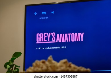 Cali, Colombia - August 26, 2019: Netflix App On Tv Screen Playing The Grey's Anatomy Serie Behind A Bowl Of Popcorns.