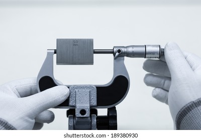 Calibration outside micrometer with block gage