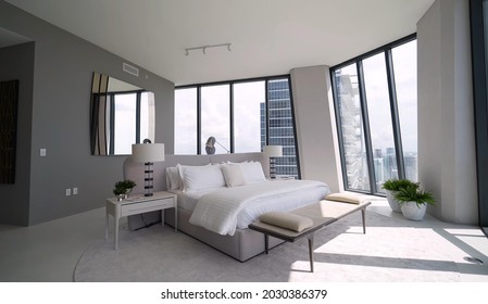 California, 24 August 2021: Luxurious Bright Bedroom With Comfortable King Size Bed And Modern Furniture. Template For Expensive Residential Mansion. Concept For Interior, Architecture And Lifestyle.