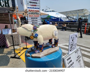 California, United States - April 26, 2022 : Cute Pig Statue In Front Of Butcher Shop And Farmers Market