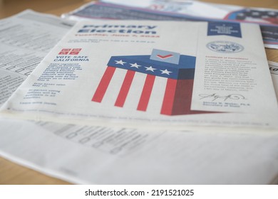 CALIFORNIA, U.S.A. - Aug 11th 2022: Official Voter Information Guide Paper Brochure, 