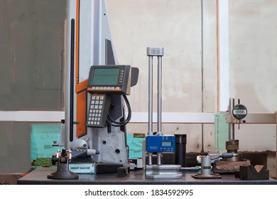 Caliper Height Gauge On Surface Plate And Measure The Product Size On Surface Magnet, Tool For Inspection Product In Engineering Lab, Digital System	