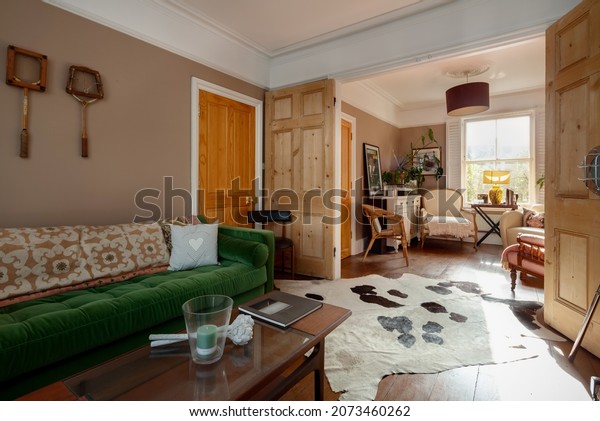Cambridge, England  - October 28 2019 - Victorian\
reception and living rooms with dividing doorway within traditional\
british home 