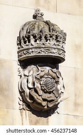 CAMBRIDGE, UK - JULY 18TH 2016: A carving of a Royal Crown and Tudor Rose on the exterior of the gatehouse at Kings College in Cambridge, on 18th July 2016.