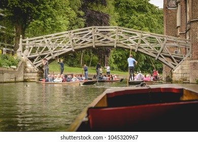 Cambridge, UK - March, 2018. Tourist On A Punt Sightseeing Trip On The River Cam Through The Back Of Various Colleges.