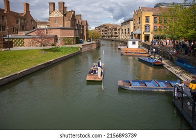 CAMBRIDGE, UNITED KINGDOM - Apr 13, 2022: People punting on the river Cam in Cambridge on a sunny day