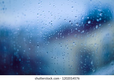Camdaki Yağmur Taneleri
