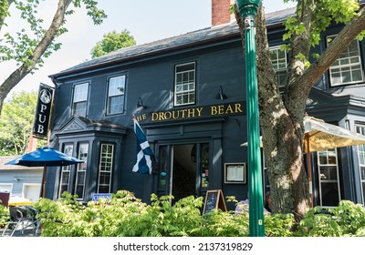 Camden, Maine, USA - 4 August 2017: The Drouthy Bear Irish Pub On Main Street In Camden Maine Open For Lunch.