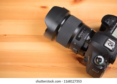 camera in hand 