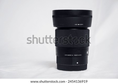 Camera lens with a highly compatible 30mm focal length
