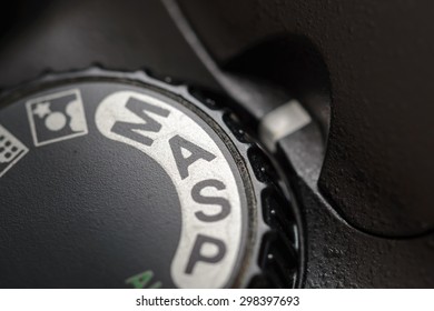Camera mode dial Aperture priority mode