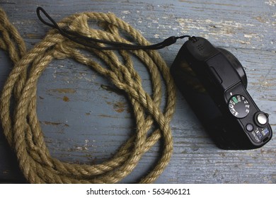 camera and rope 