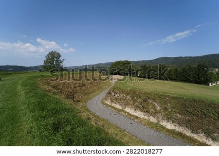 It can be assumed that some kind of fortification was built on the site of the later passes in the 14th century. In 1474, King Matthias Corvinus had a road built through the pass with the permission of the Piasts of Cieszyn themselves.
The importance of the road increased even more in 1494, when Slovak copper began to be transported through it by foreman wagons to Wrocław and further to Gdańsk. In 1529, when there was a threat of an invasion by Turkish troops, fortifications began to be built here. Thus, passes were created, the defense of which was entrusted to the so-called chosen ones. They were highlanders from the surrounding villages who enjoyed certain privileges for their services on the Cieszyn-Hungarian border.