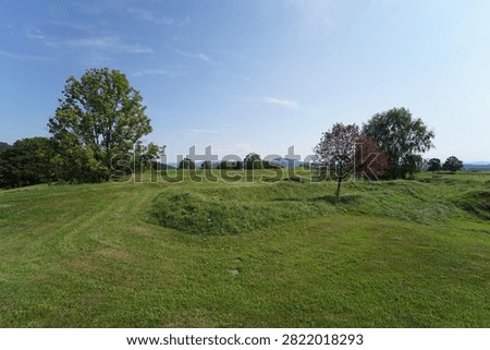 It can be assumed that some kind of fortification was built on the site of the later passes in the 14th century. In 1474, King Matthias Corvinus had a road built through the pass with the permission of the Piasts of Cieszyn themselves.
The importance of the road increased even more in 1494, when Slovak copper began to be transported through it by foreman wagons to Wrocław and further to Gdańsk. In 1529, when there was a threat of an invasion by Turkish troops, fortifications began to be built here. Thus, passes were created, the defense of which was entrusted to the so-called chosen ones. They were highlanders from the surrounding villages who enjoyed certain privileges for their services on the Cieszyn-Hungarian border.