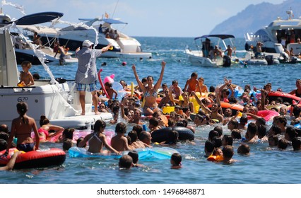 Can Picafort, Mallorca / Spain - August 15, 2019: People Enjoy A Traditional Rubber Ducks Throw Party In The Water In The Beach Of Can Picafort In The Island Of Mallorca.