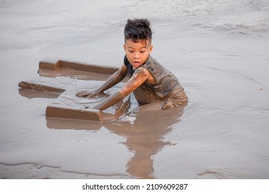 Can Tho, Viet Nam - Mar 14, 2021. Rural Children Are Playing In The Dirty Mud